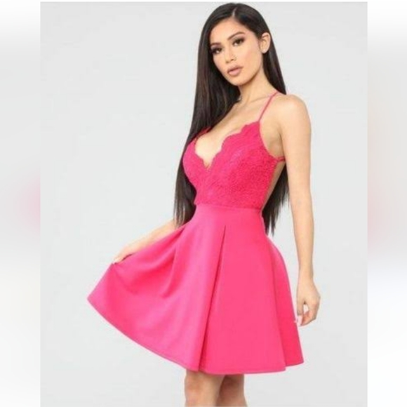 2 women's dresses - Picture 1 of 4